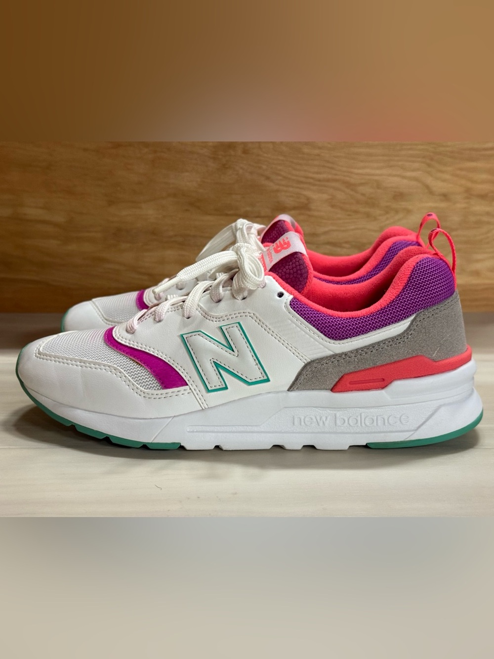 🔥 New Balance 997H Women's Sneakers size 8.5